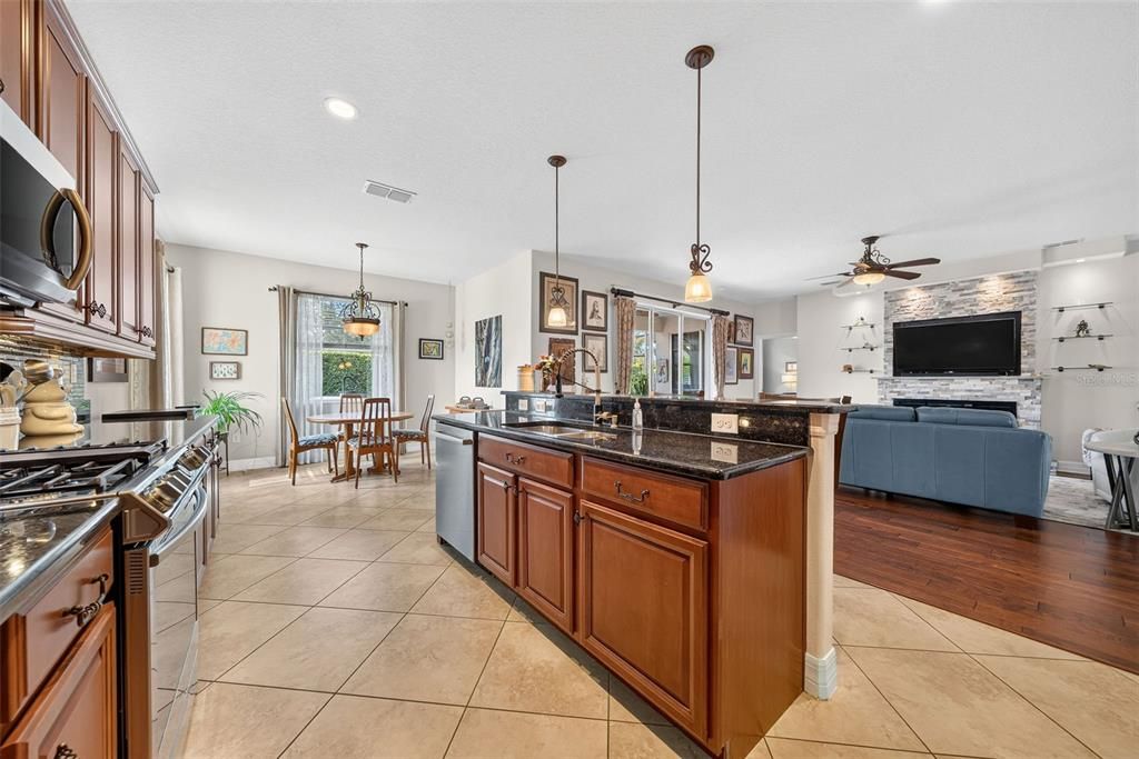 Active With Contract: $479,000 (3 beds, 3 baths, 2582 Square Feet)