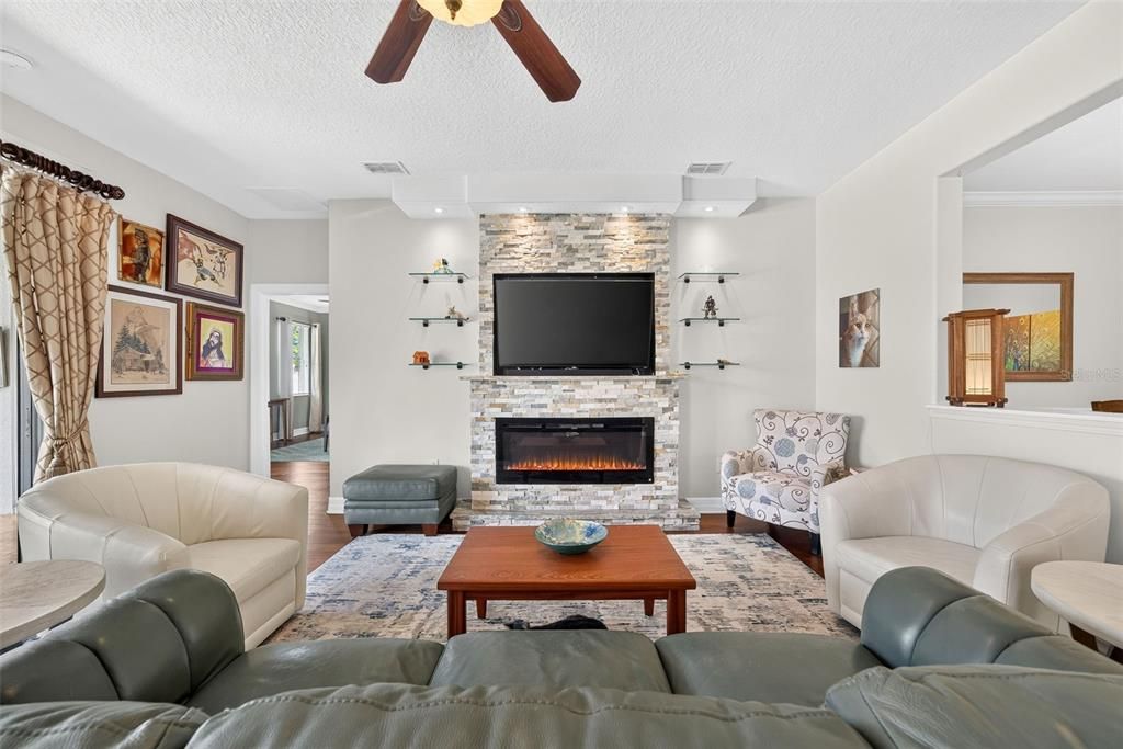 Active With Contract: $479,000 (3 beds, 3 baths, 2582 Square Feet)