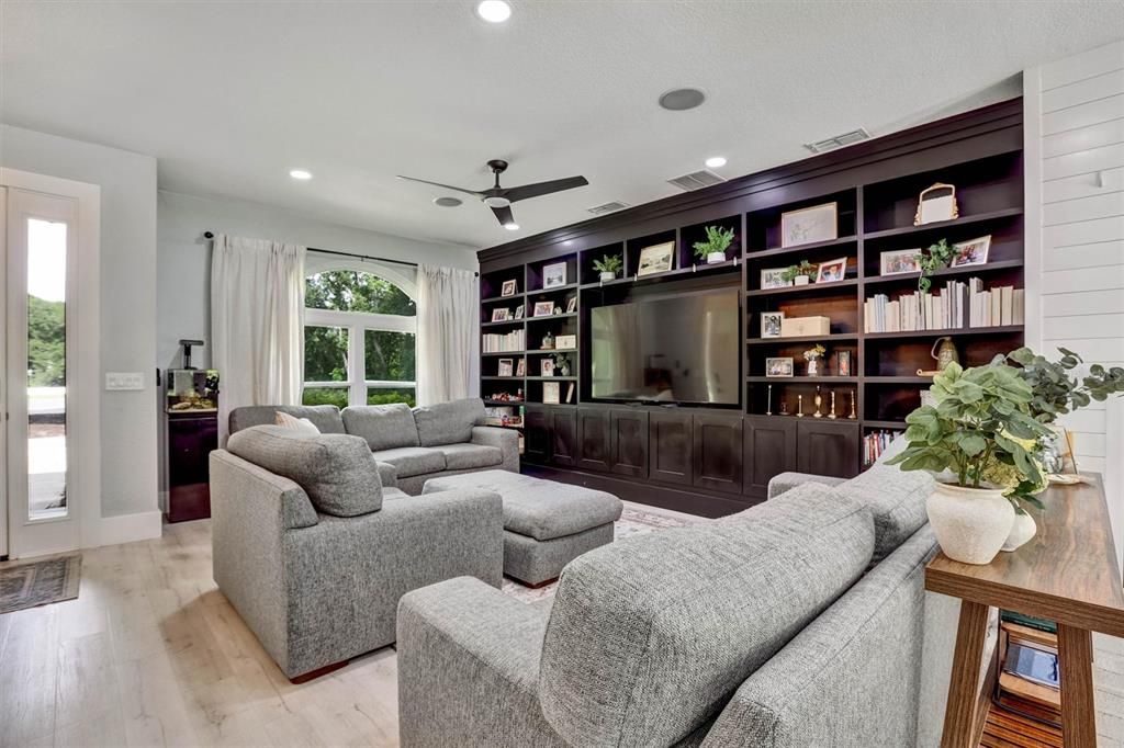 For Sale: $850,000 (4 beds, 3 baths, 2668 Square Feet)