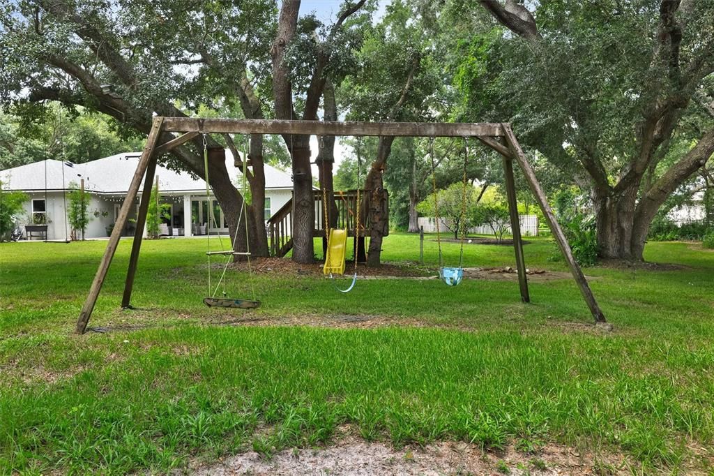 For Sale: $850,000 (4 beds, 3 baths, 2668 Square Feet)