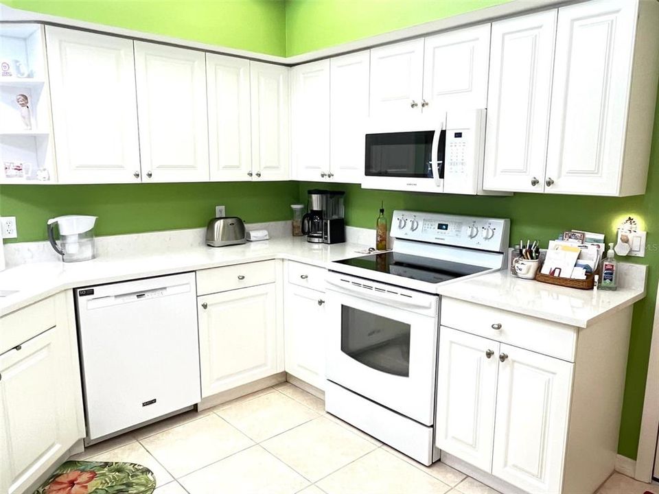For Sale: $274,900 (2 beds, 2 baths, 1352 Square Feet)