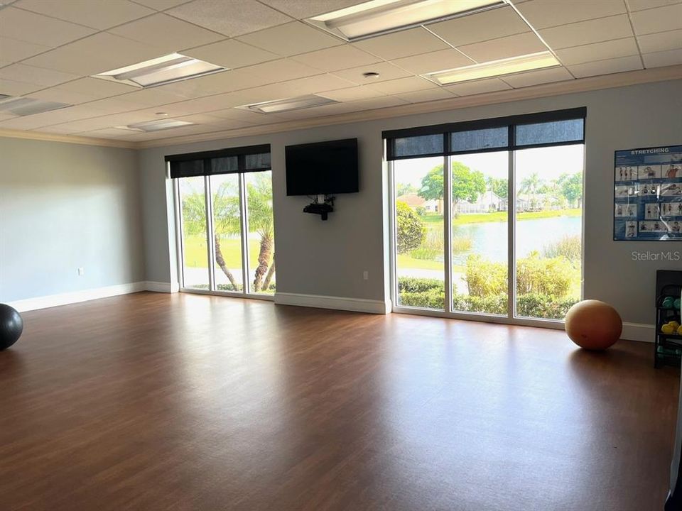 For Sale: $274,900 (2 beds, 2 baths, 1352 Square Feet)