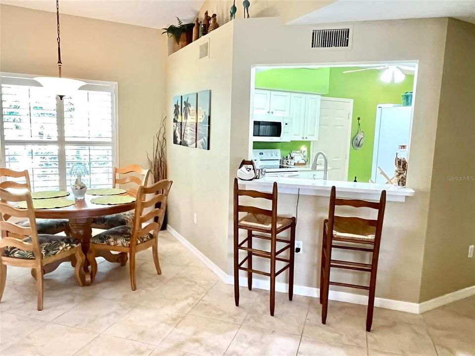 For Sale: $274,900 (2 beds, 2 baths, 1352 Square Feet)