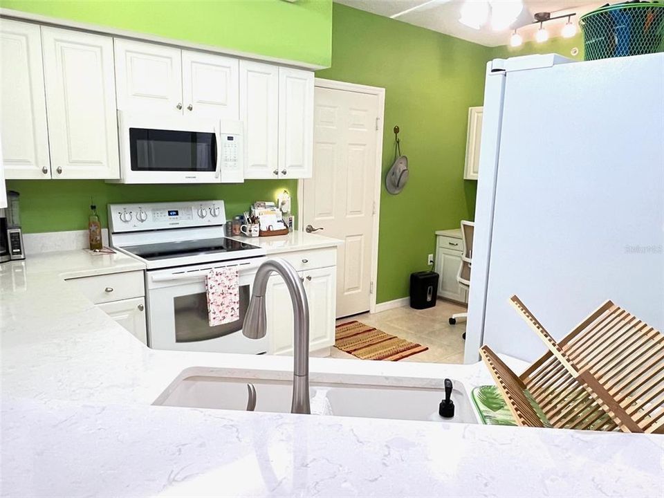 For Sale: $274,900 (2 beds, 2 baths, 1352 Square Feet)