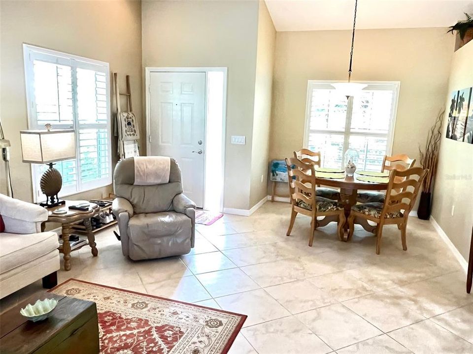 For Sale: $274,900 (2 beds, 2 baths, 1352 Square Feet)