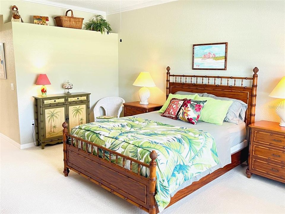 For Sale: $274,900 (2 beds, 2 baths, 1352 Square Feet)