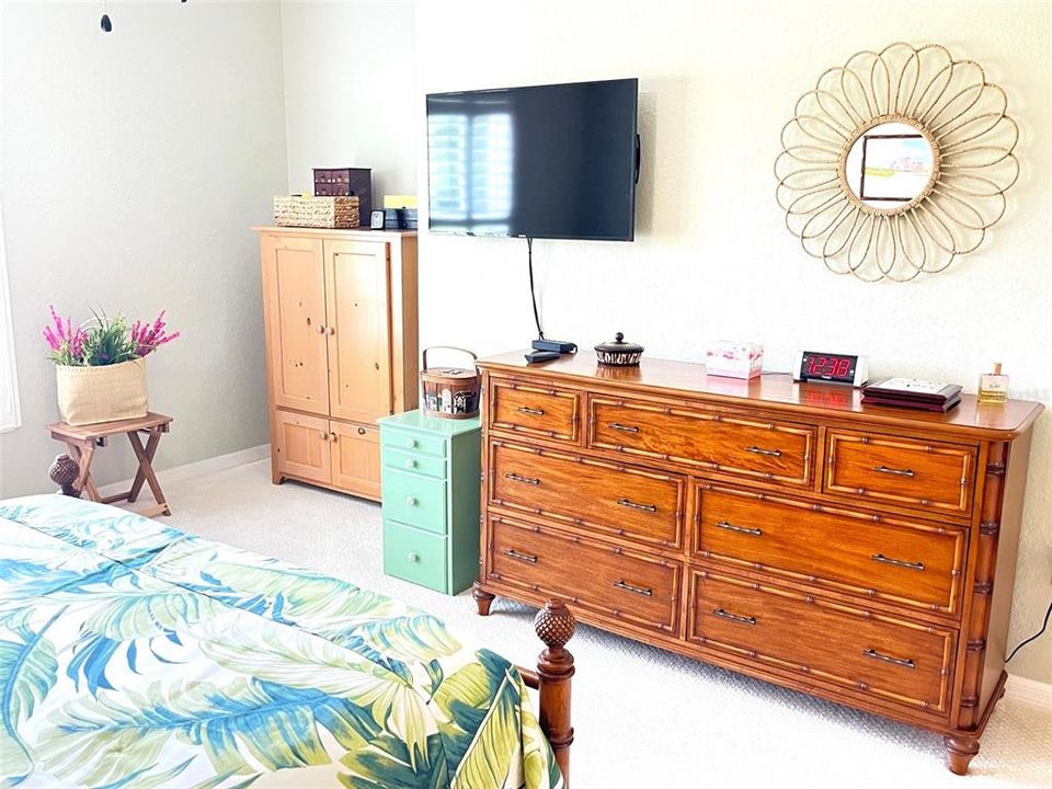For Sale: $274,900 (2 beds, 2 baths, 1352 Square Feet)