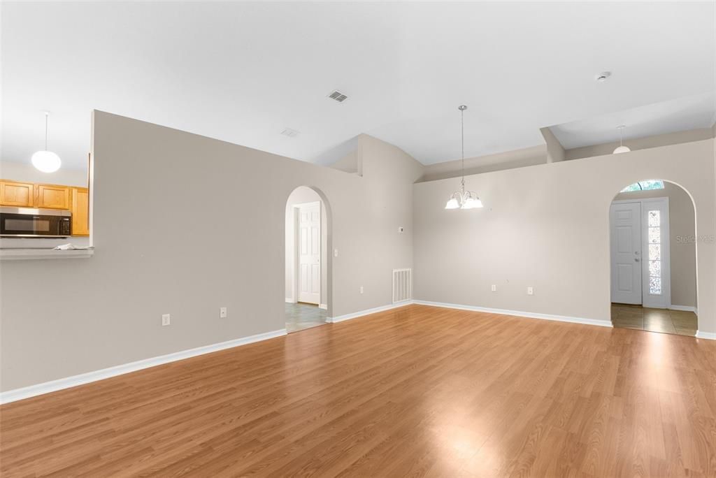 For Rent: $2,250 (3 beds, 2 baths, 1874 Square Feet)