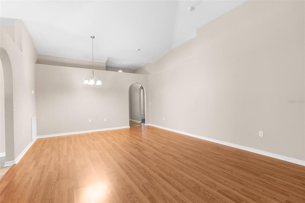 For Rent: $2,250 (3 beds, 2 baths, 1874 Square Feet)