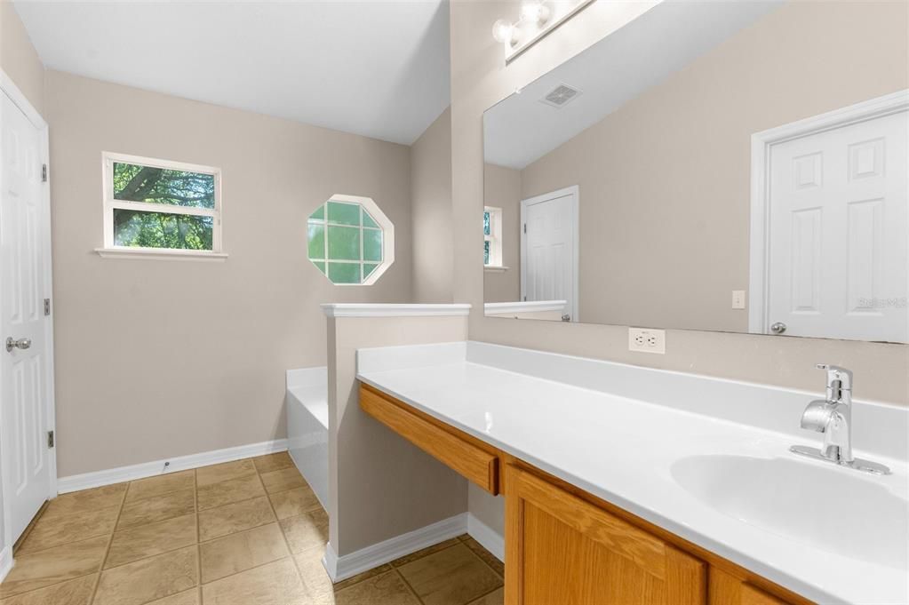 For Rent: $2,250 (3 beds, 2 baths, 1874 Square Feet)