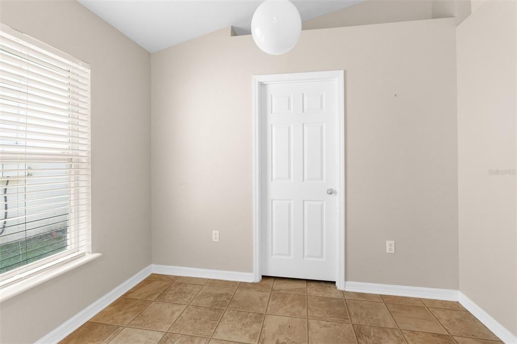 For Rent: $2,250 (3 beds, 2 baths, 1874 Square Feet)