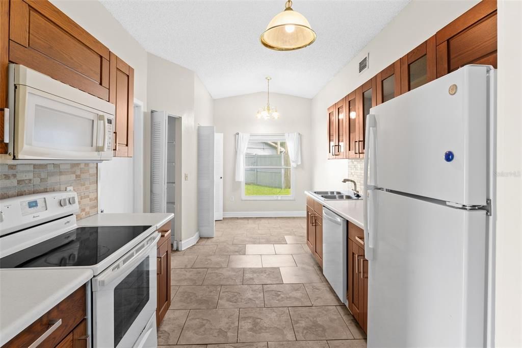 For Rent: $2,095 (3 beds, 2 baths, 1413 Square Feet)