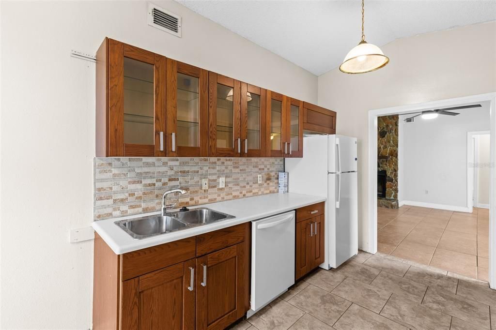 For Rent: $2,095 (3 beds, 2 baths, 1413 Square Feet)