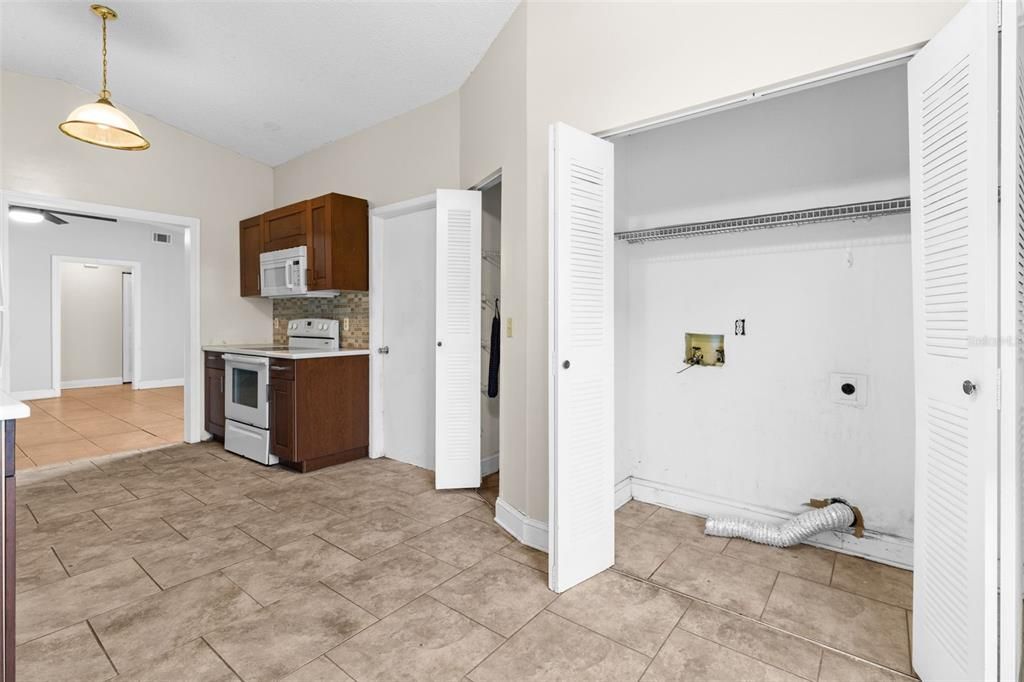 For Rent: $2,095 (3 beds, 2 baths, 1413 Square Feet)