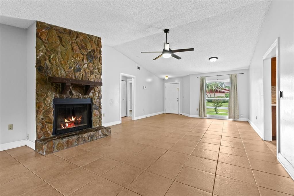 For Rent: $2,095 (3 beds, 2 baths, 1413 Square Feet)