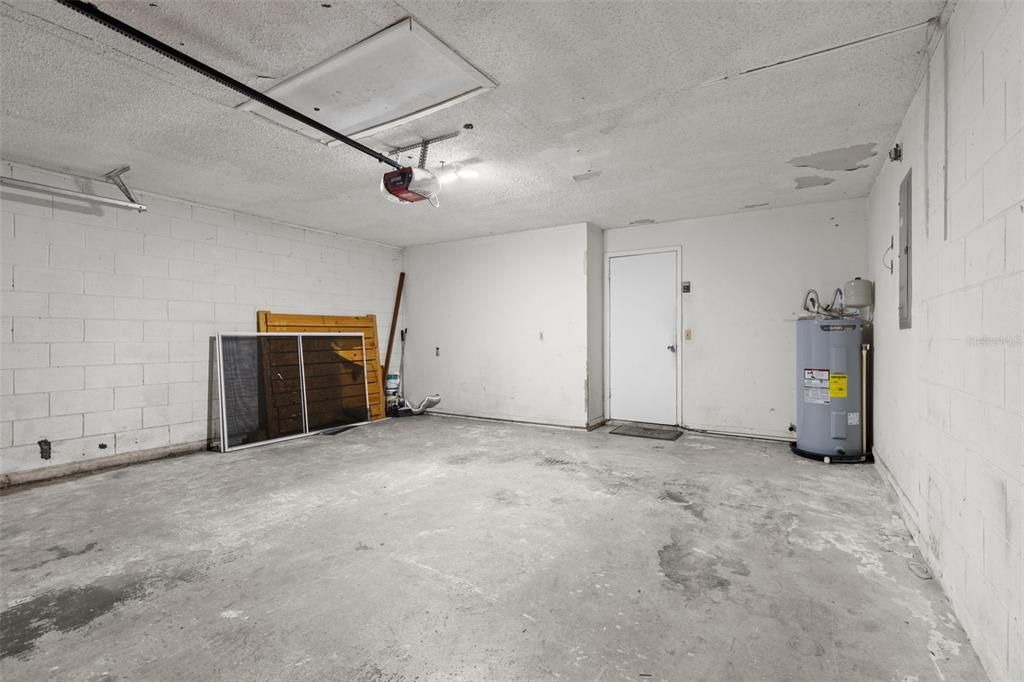 For Rent: $2,095 (3 beds, 2 baths, 1413 Square Feet)
