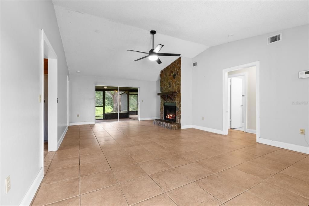 For Rent: $2,095 (3 beds, 2 baths, 1413 Square Feet)