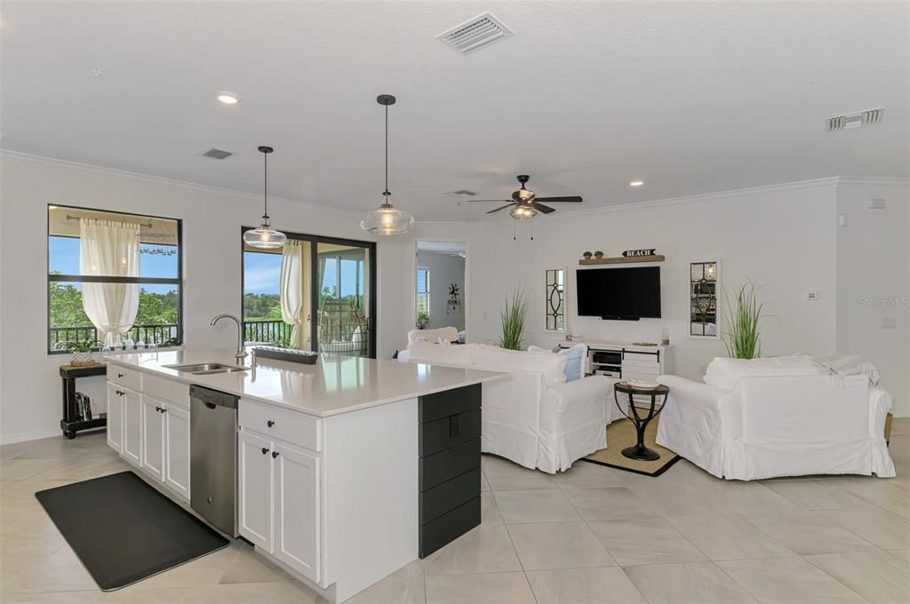 For Sale: $399,000 (3 beds, 2 baths, 2284 Square Feet)