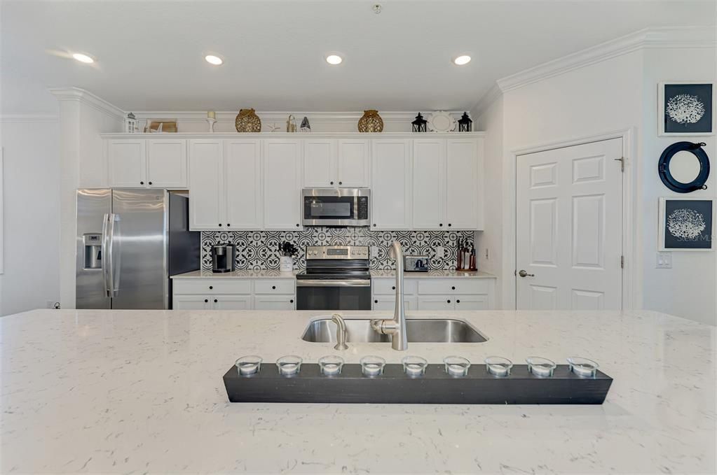 For Sale: $399,000 (3 beds, 2 baths, 2284 Square Feet)