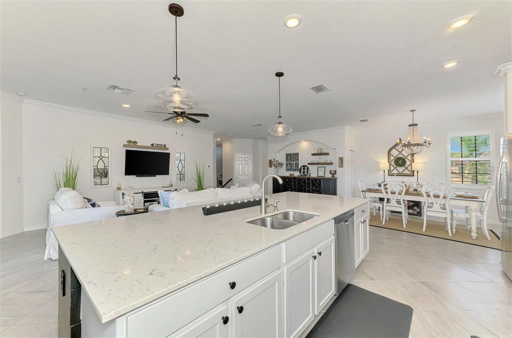 For Sale: $399,000 (3 beds, 2 baths, 2284 Square Feet)
