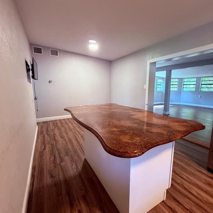 For Rent: $2,500 (3 beds, 2 baths, 1841 Square Feet)