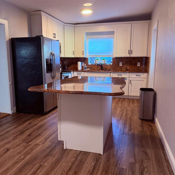 For Rent: $2,500 (3 beds, 2 baths, 1841 Square Feet)