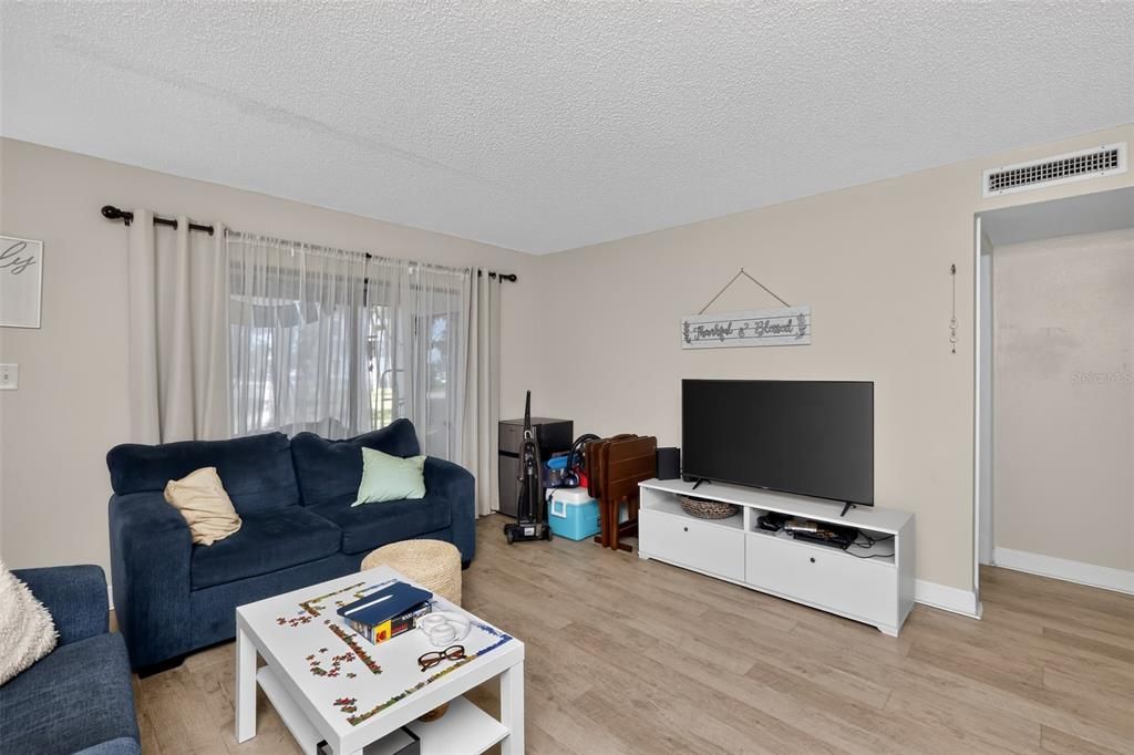 For Sale: $205,000 (2 beds, 2 baths, 1110 Square Feet)
