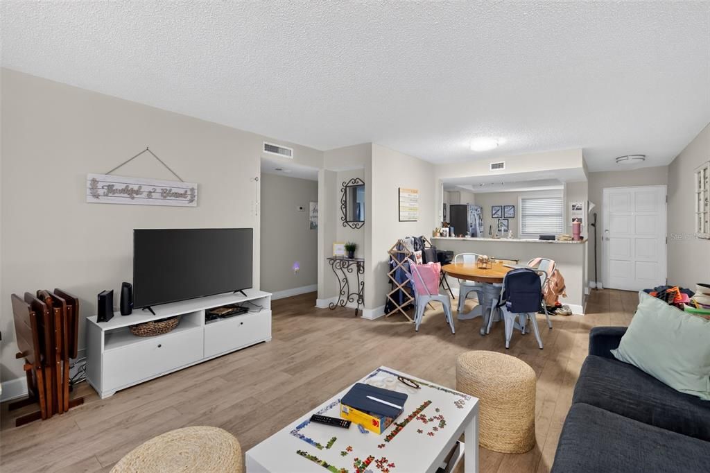 For Sale: $205,000 (2 beds, 2 baths, 1110 Square Feet)