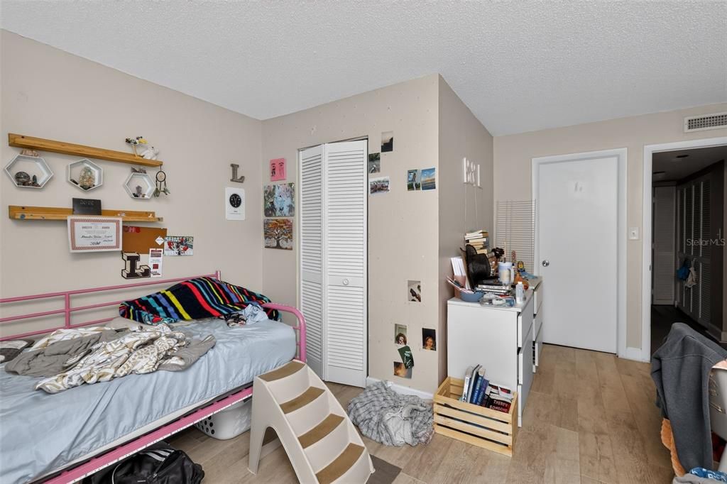For Sale: $205,000 (2 beds, 2 baths, 1110 Square Feet)