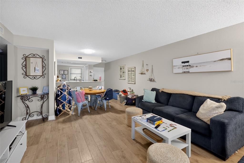 For Sale: $205,000 (2 beds, 2 baths, 1110 Square Feet)