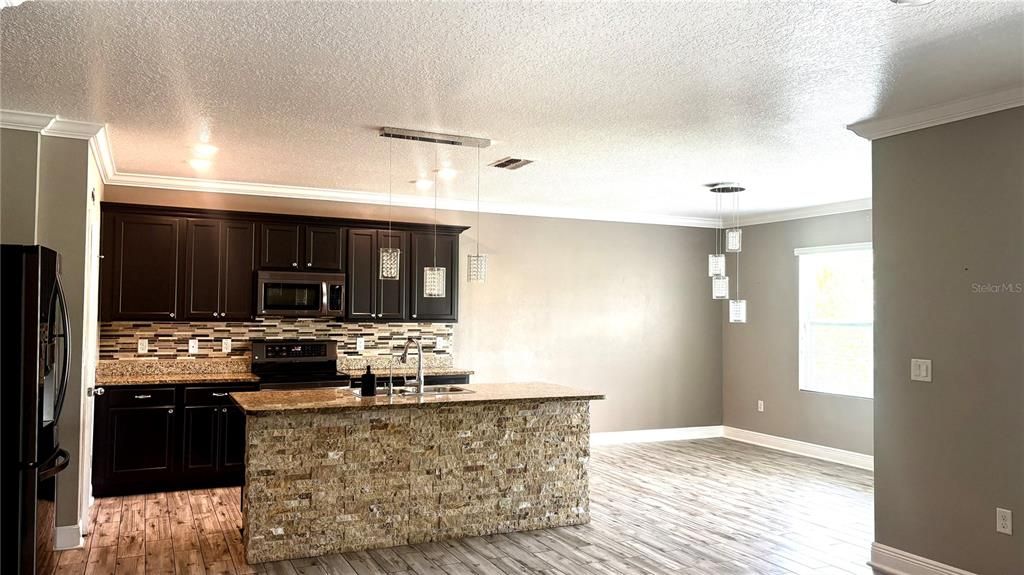 For Rent: $2,250 (4 beds, 2 baths, 2319 Square Feet)