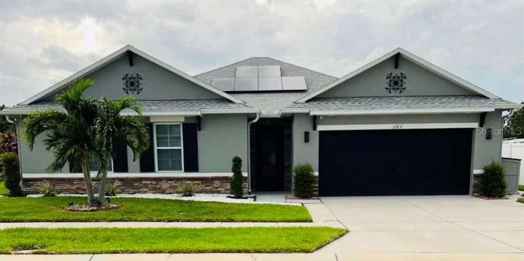 For Rent: $2,250 (4 beds, 2 baths, 2319 Square Feet)