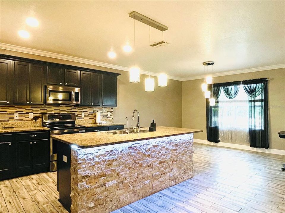 For Rent: $2,250 (4 beds, 2 baths, 2319 Square Feet)