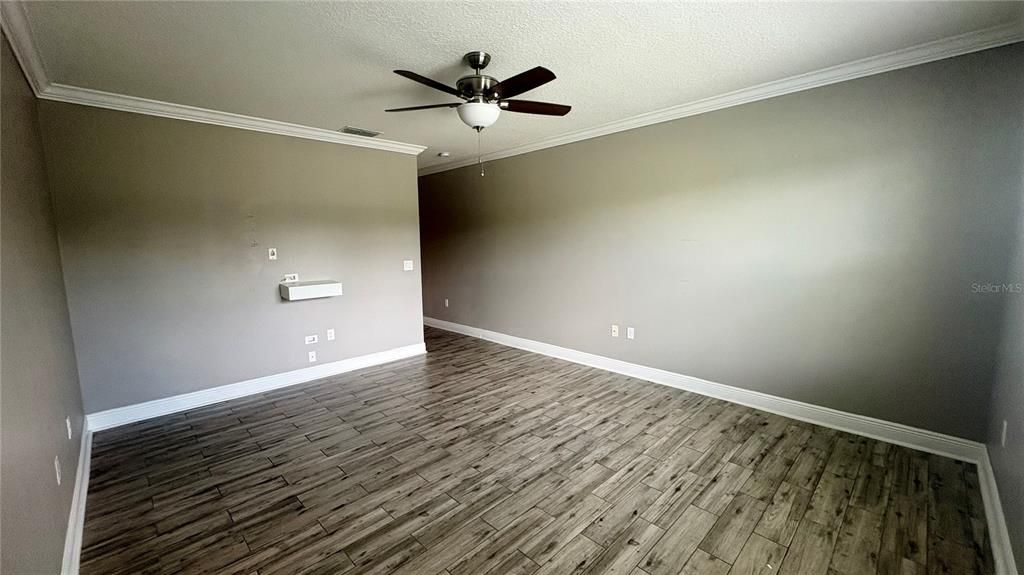 For Rent: $2,250 (4 beds, 2 baths, 2319 Square Feet)