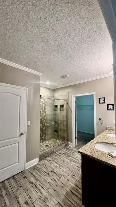 For Rent: $2,250 (4 beds, 2 baths, 2319 Square Feet)