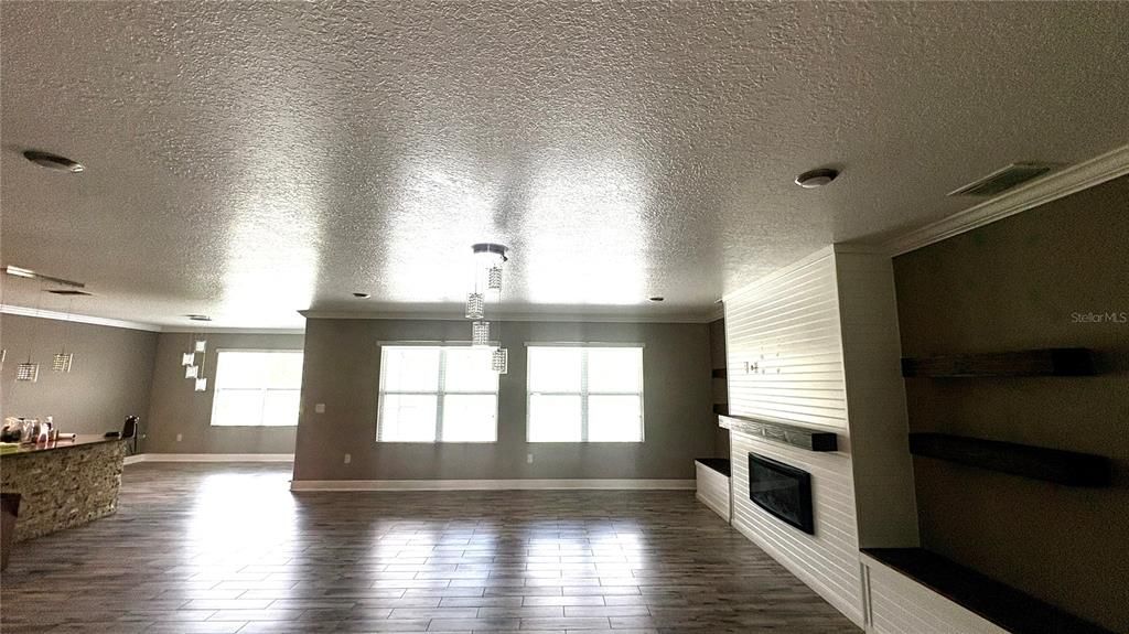 For Rent: $2,250 (4 beds, 2 baths, 2319 Square Feet)