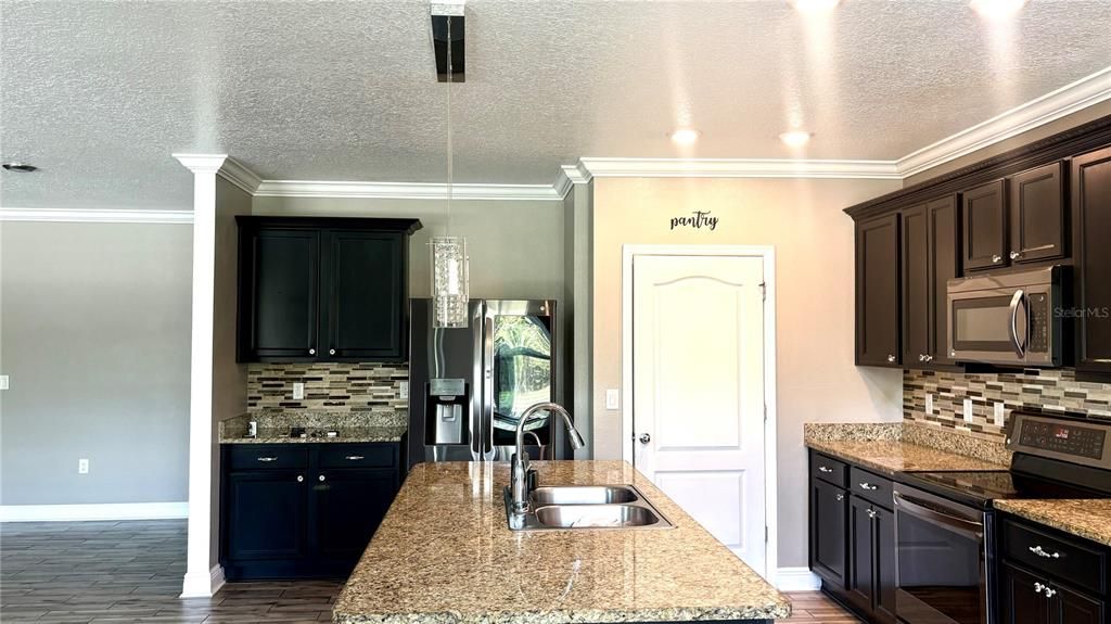 For Rent: $2,250 (4 beds, 2 baths, 2319 Square Feet)