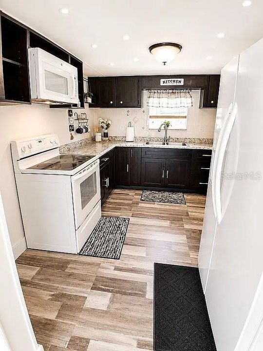 For Sale: $199,995 (3 beds, 3 baths, 1344 Square Feet)