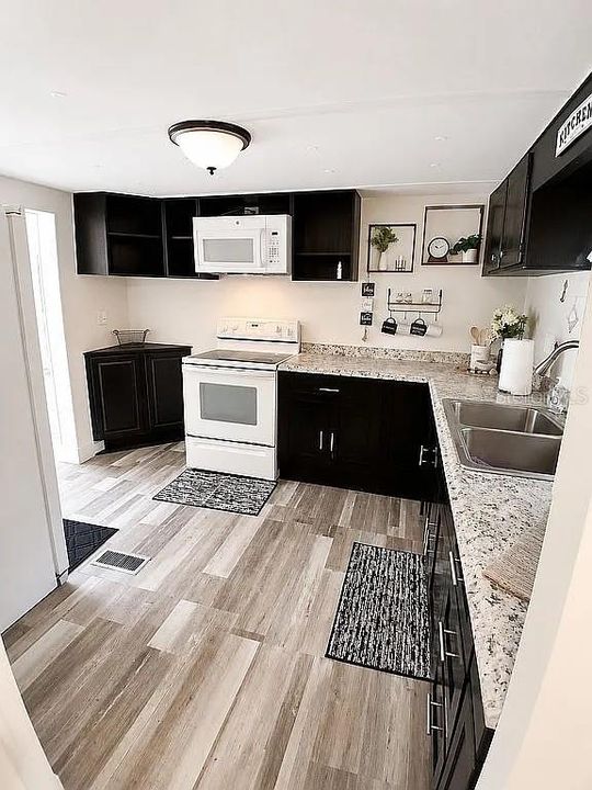 For Sale: $199,995 (3 beds, 3 baths, 1344 Square Feet)