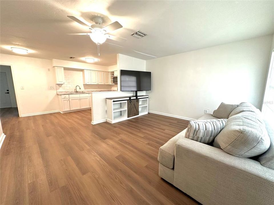 For Sale: $425,000 (6 beds, 0 baths, 2304 Square Feet)