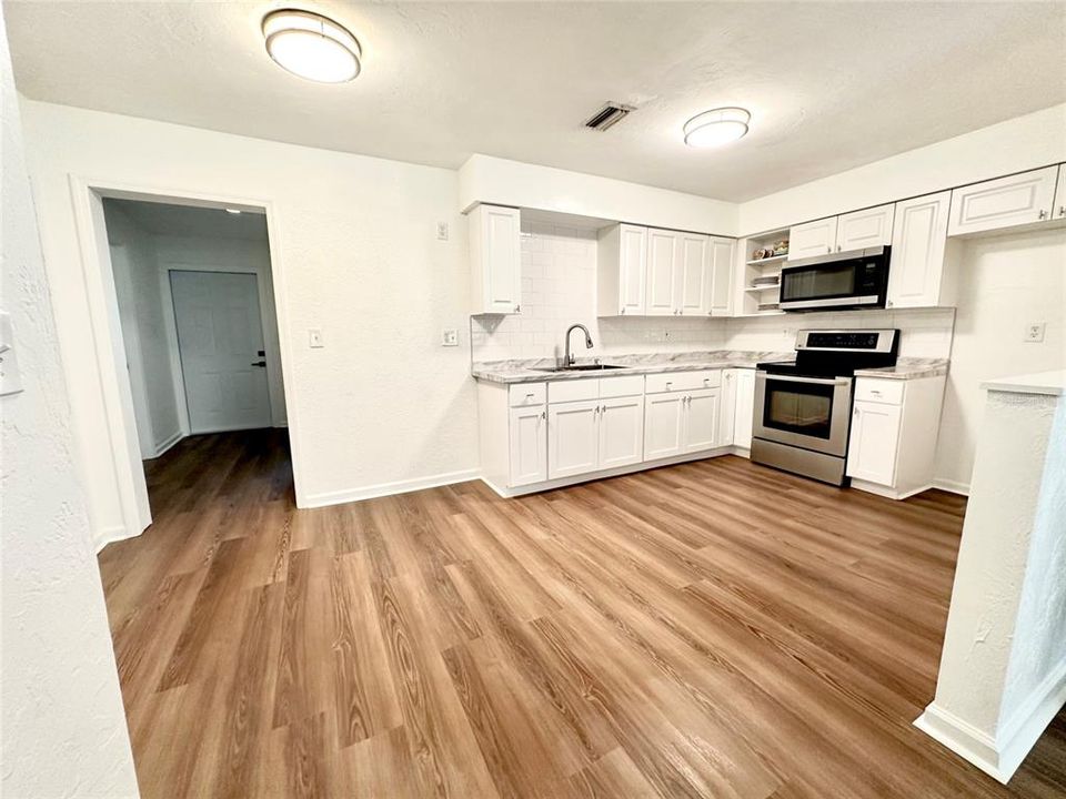 For Sale: $425,000 (6 beds, 0 baths, 2304 Square Feet)