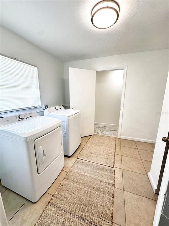 For Sale: $425,000 (6 beds, 0 baths, 2304 Square Feet)