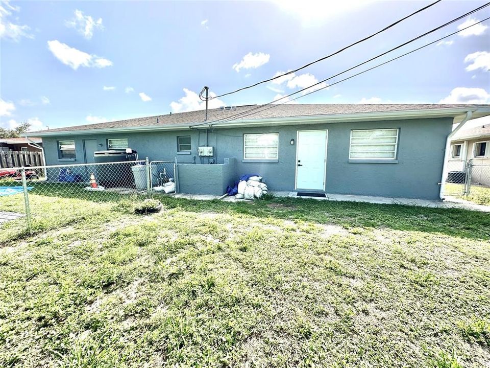 For Sale: $425,000 (6 beds, 0 baths, 2304 Square Feet)