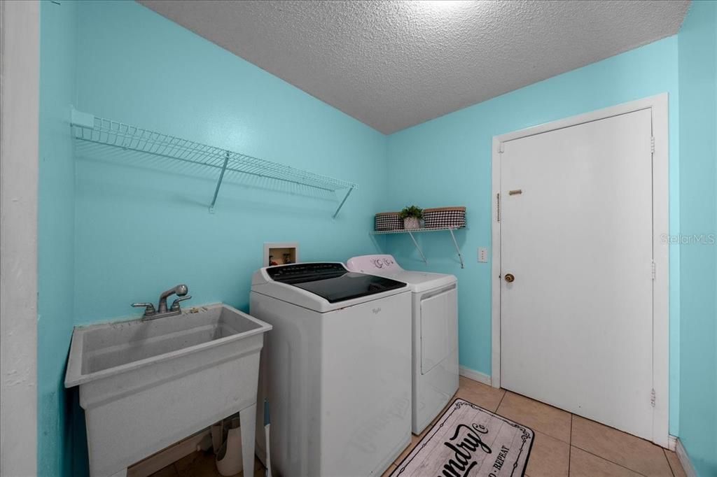 En Venta: $235,000 (3 camas, 2 baños, 1658 Pies cuadrados)