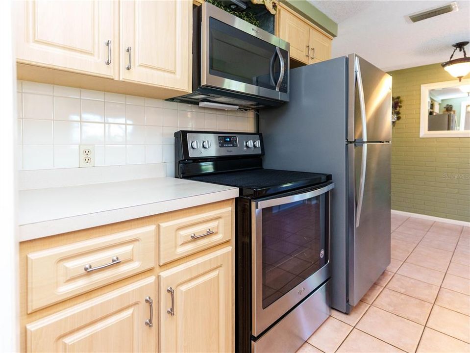 На продажу: $289,900 (3 спален, 2 ванн, 1193 Квадратных фут)