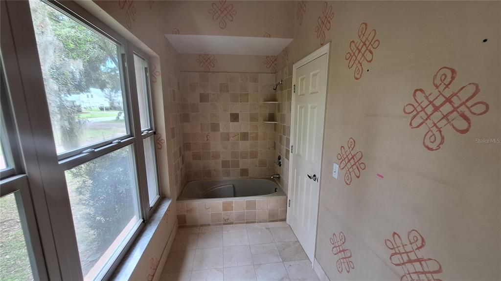 For Sale: $650,000 (4 beds, 5 baths, 3485 Square Feet)