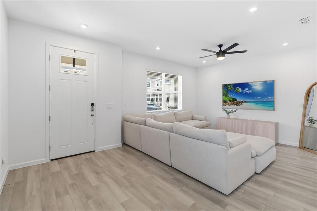 For Rent: $2,900 (4 beds, 2 baths, 1678 Square Feet)