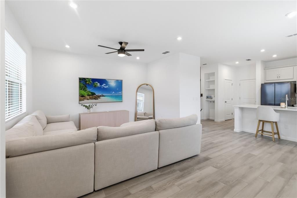 For Rent: $2,900 (4 beds, 2 baths, 1678 Square Feet)