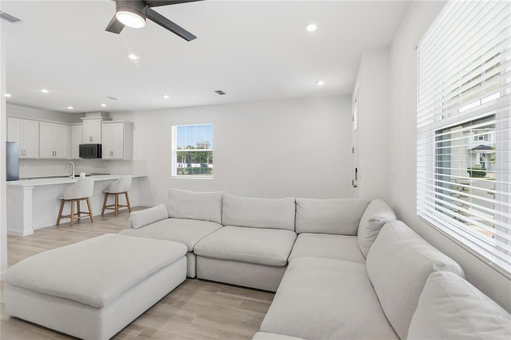 For Rent: $2,900 (4 beds, 2 baths, 1678 Square Feet)