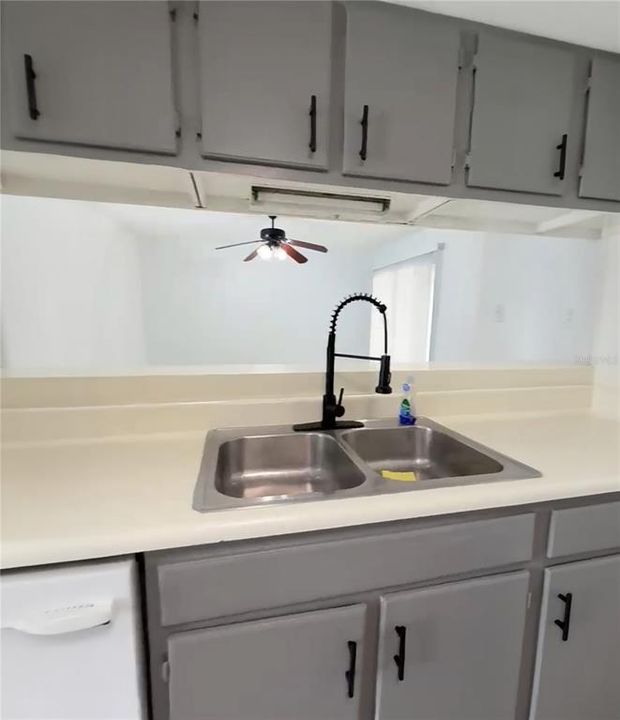 For Sale: $116,500 (2 beds, 2 baths, 1211 Square Feet)